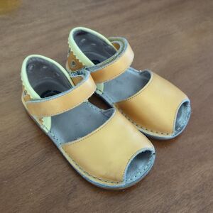 Girls Livie & Luca leather yellow Sandals toddler little kids size 10